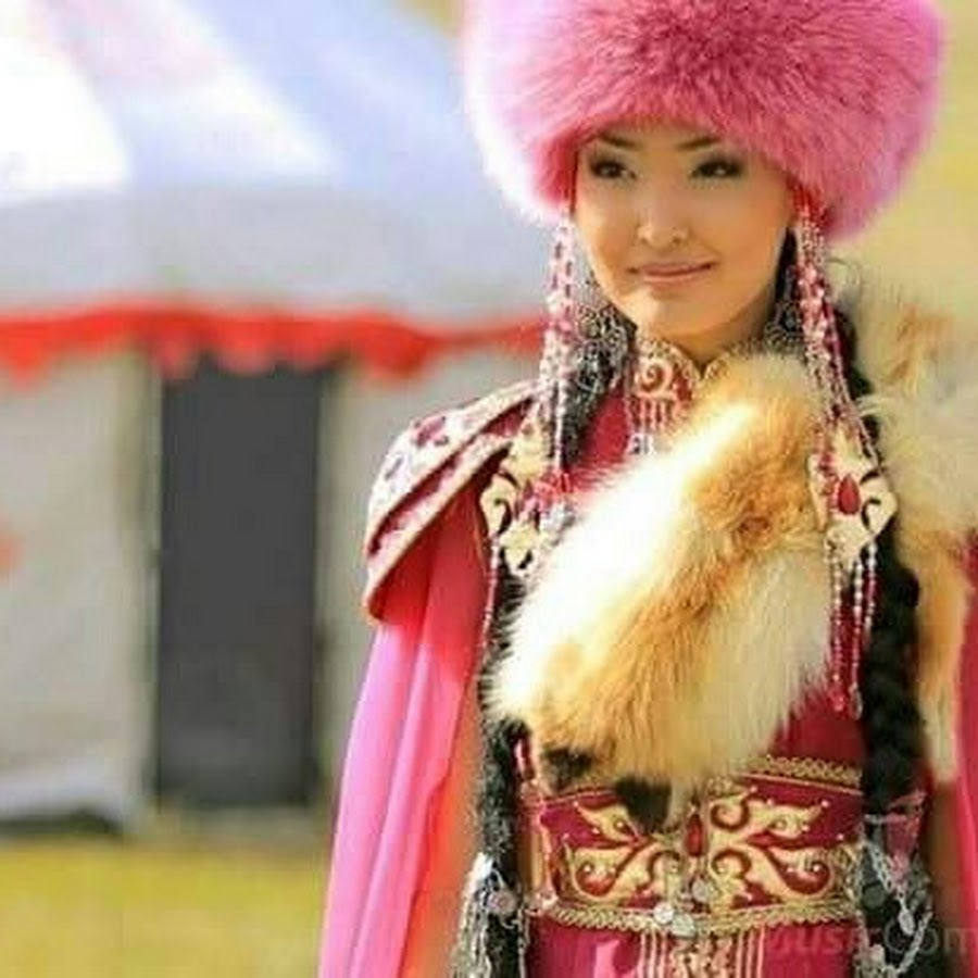 Қыздар сайысы. Национальная одежда казахов. Казашка в национальном костюме. Казахская девушка в национальном костюме. Казахская Национальная одежда.