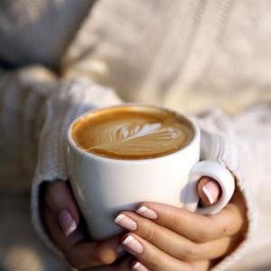 Чашечка кофе в руках