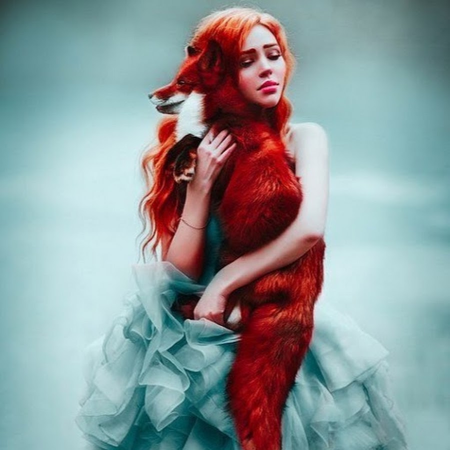 Рыжеволосая девушка с лисой арт