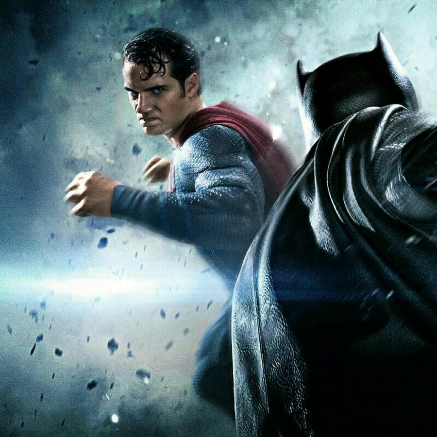 Герой борется. Мэтт Дэймон Бэтмен против Супермена. Batman v Superman: who will win. Batman vs Superman Fight Scene. Супермен против котёнка.