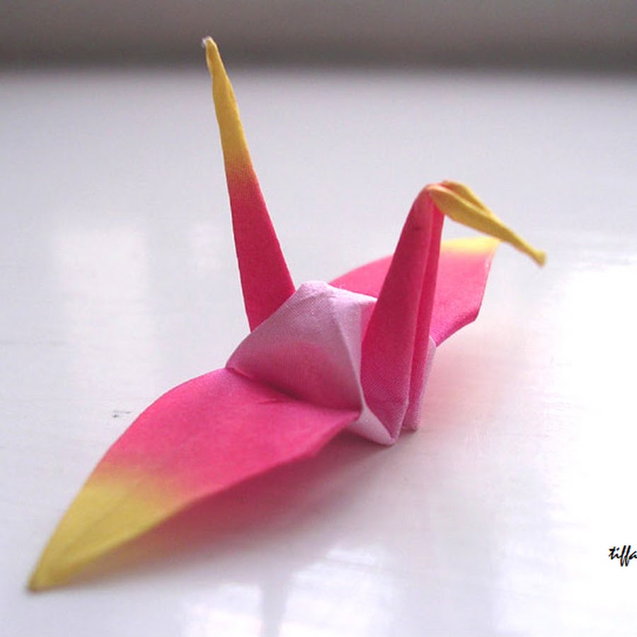 Оригами журавлик способы. Журавлик Цуру. Японский бумажный Журавлик Цуру. Журавлик Цуру оригами. Японский Журавлик Цуру.