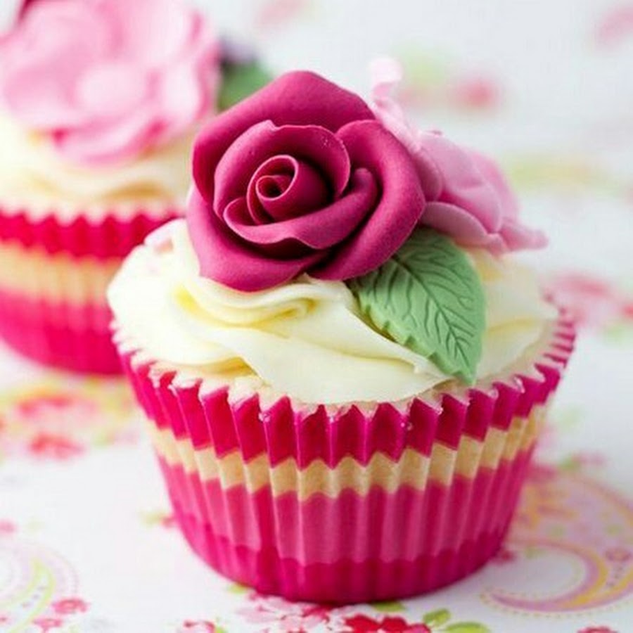 Красивые пирожные розовые
