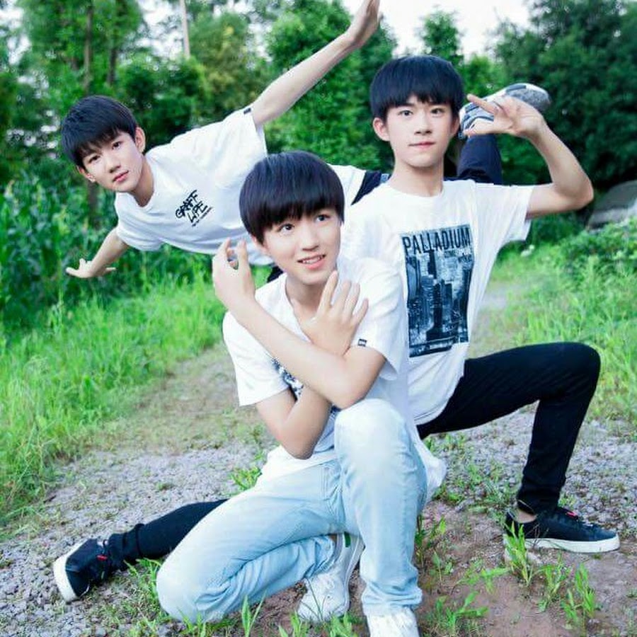 Forever boys. TFBOYS. TF boys. Пара из группы TFBOYS.