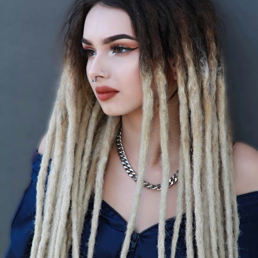 Pin by Lυчаиа on ✰ թersonnes Ֆtylées & superbes.❀. Dreads short hair, Dreads gir