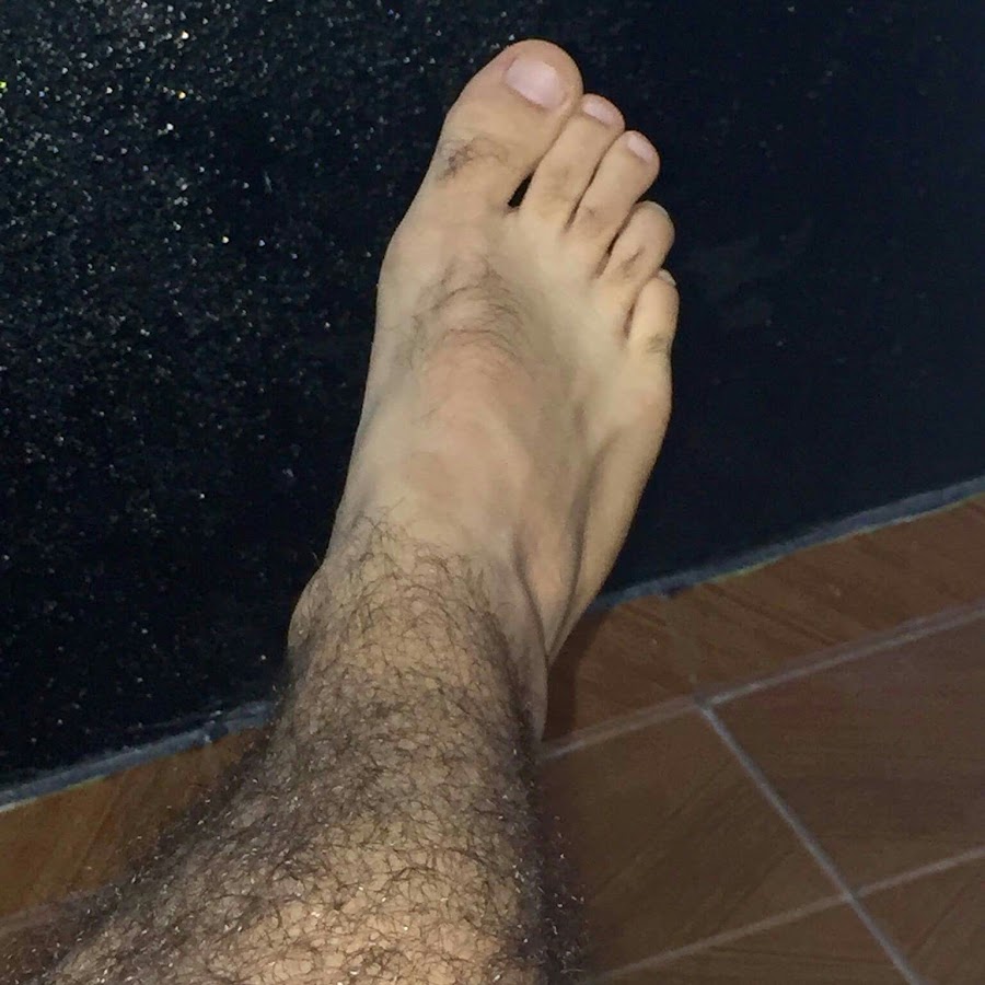 Male feet - YouTube