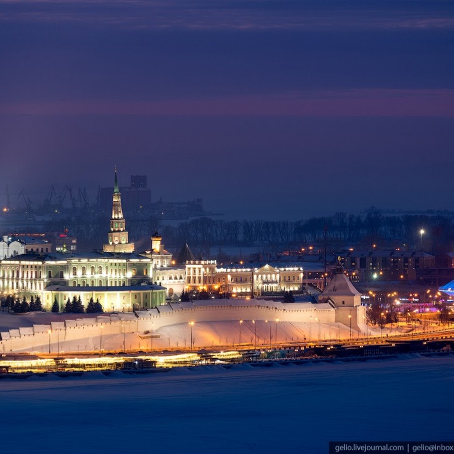 Что проходит в казани. Зима Казань Казанский Кремль. Казань Кремль зимой. Кремль Казань ночью зимой. Казанский Кремль Казань ночь зима.