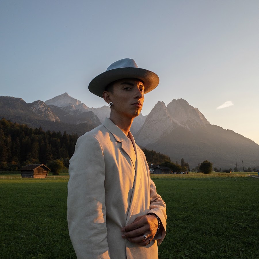 influencer profile picture