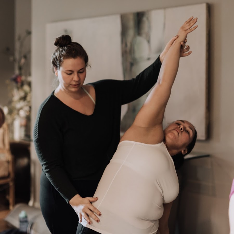 Dana Falsetti, de yogalerares die élke vrouw het yogamatje op wil krijgen -  Marie Claire