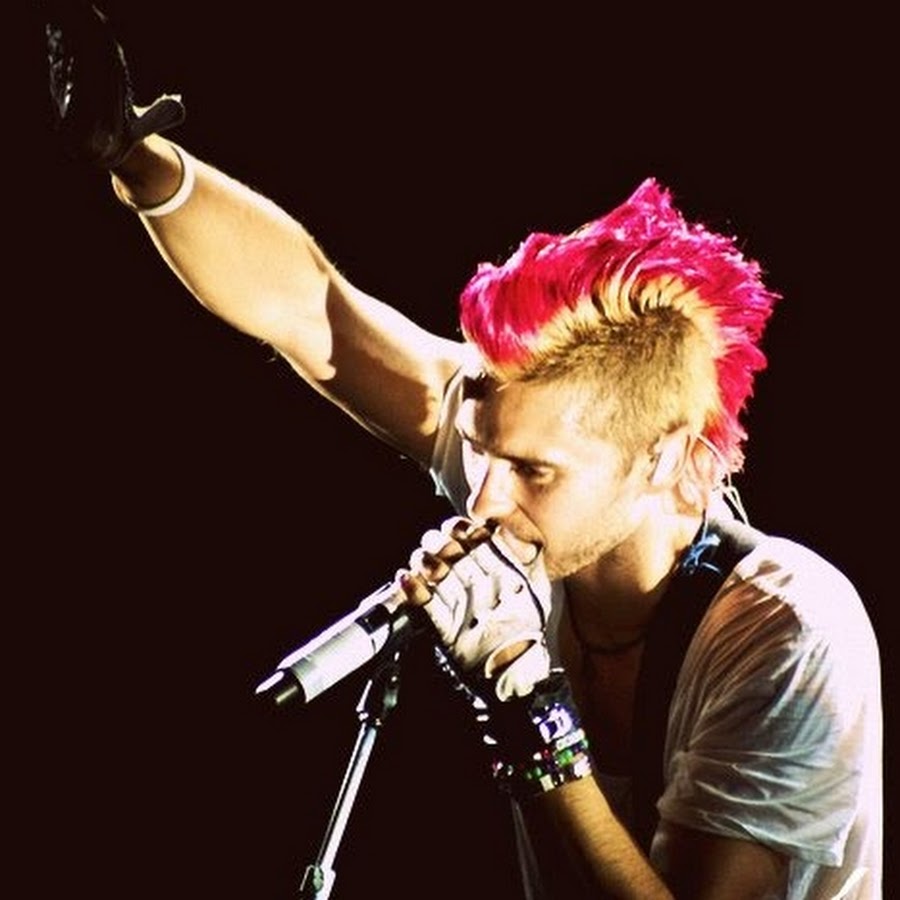 Розовый ирокез. Джаред лето 30 seconds to Mars. Jared Leto Mohawk. 30 Seconds to Mars розовый ирокез. 30 Seconds to Mars солист Джаред лето.