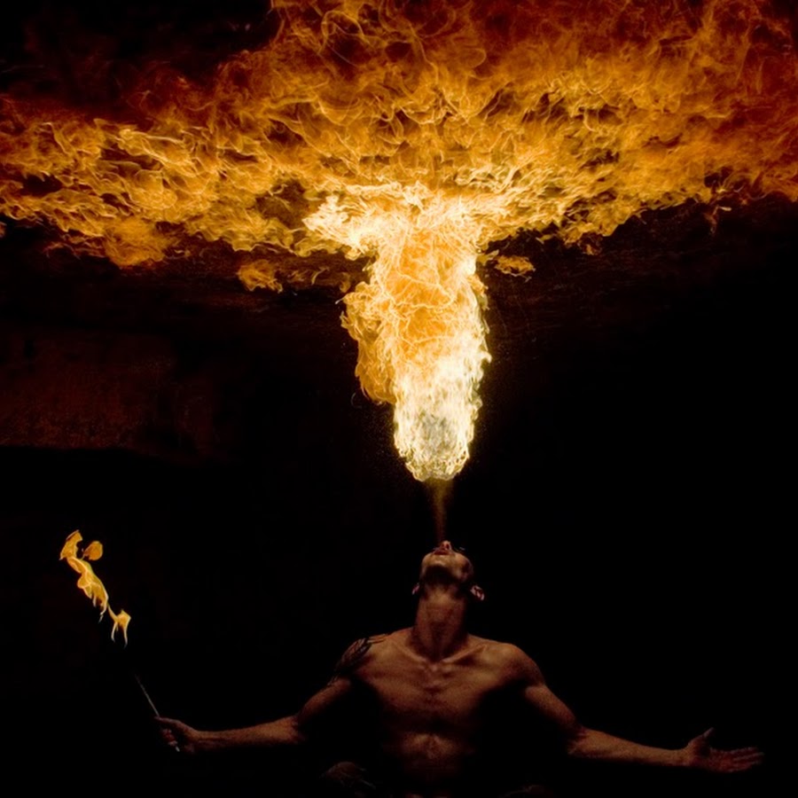 Огненный человек. Огненный человек. Человек огонь. Кто такой человек с огнем. Огонь жизни.