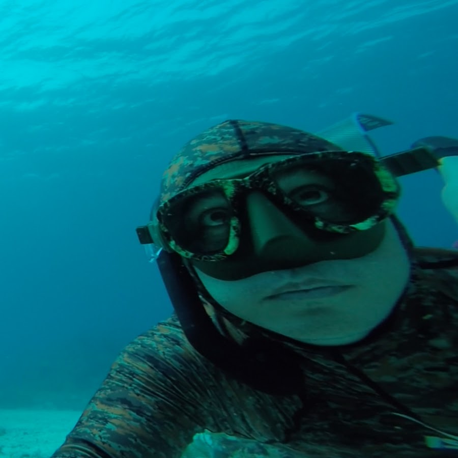 Spearing an African Pompano - on a Hawaiian Sling - Freediving