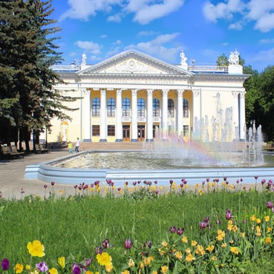 Куда дк. Дворец Гагарина Сергиев Посад. Дворец культуры Сергиев Посад. ДК Гагарина Сергиев Посад. Фонтан ДК имени Гагарина Сергиев Посад.