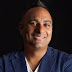 logo Russell Peters