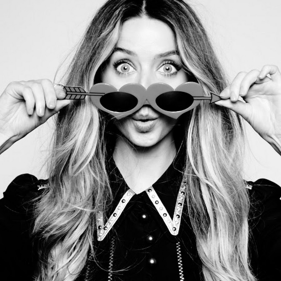 Zoe Sugg @ZoeSugg