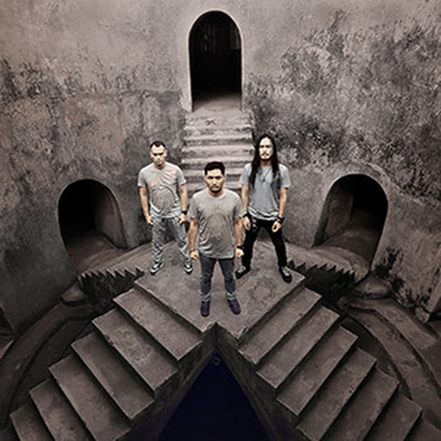 Andra and The Backbone Official