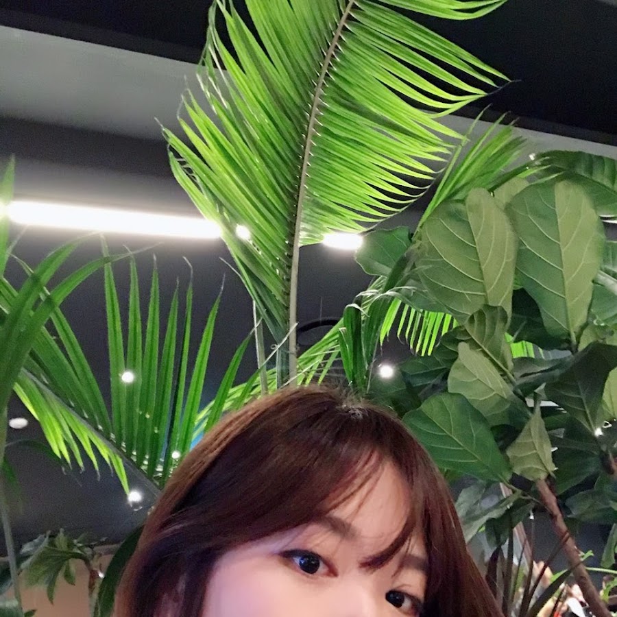 이니YIINI - YouTube 이니YIINI
