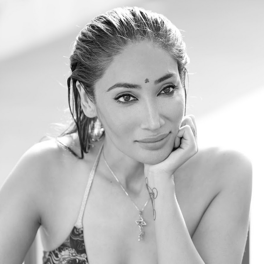 sofia hayat - YouTube