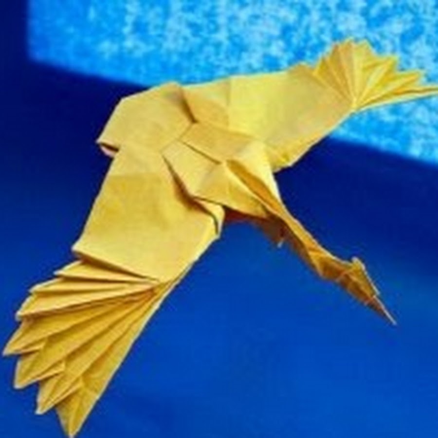 Фото журавля из бумаги. Оригами птица Журавлик. Журавль Цуру оригами. Оригами летающий Журавлик. Японские птицы оригами.