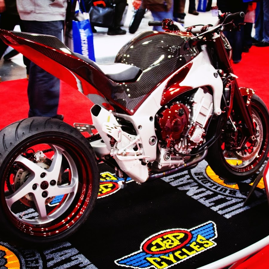 Yamaha r1 стритфайтер