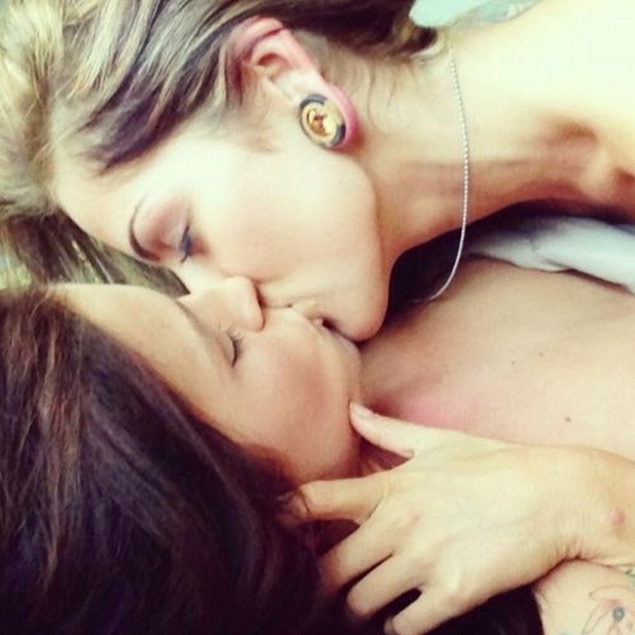 21 lesbian. Красивые лесбийские пары. Настоящая лесбийская любовь. Нежная лесбийская любовь. Красивый лесбийский поцелуй.