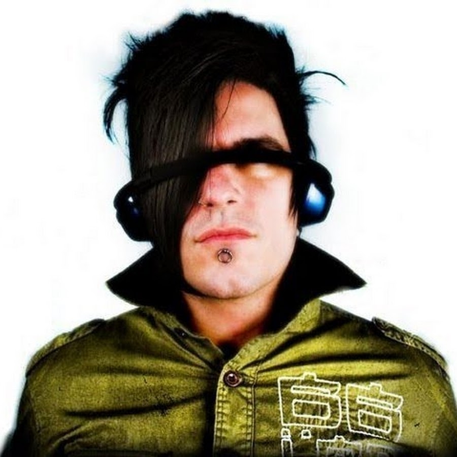 Celldweller own little. Группа Celldweller. Klayton Celldweller в очках. Celldweller Celldweller 2003. Celldweller тату.