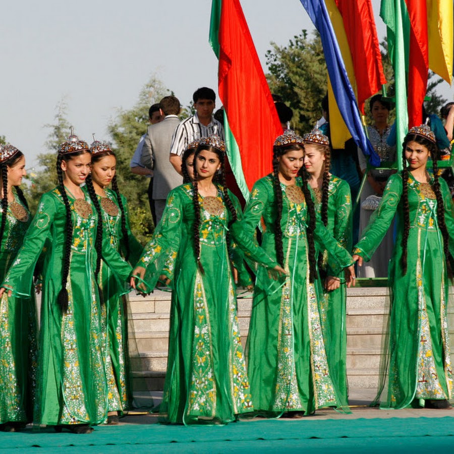 Сколько туркмен. Туркмения туркменки. Туркменистан Туркмен туркменка нация. Газаджак Туркмения. Ансамбль Менгли Туркменистан 1992.