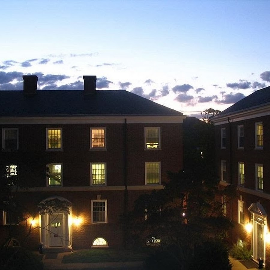 Brown college. Колледж Браун США. Вирджиния Хилл фото. Колледж Ува. Колледж имени Джорджа Брауна.