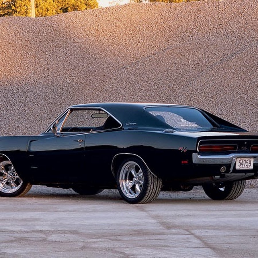 Dodge Charger 1969 сзади