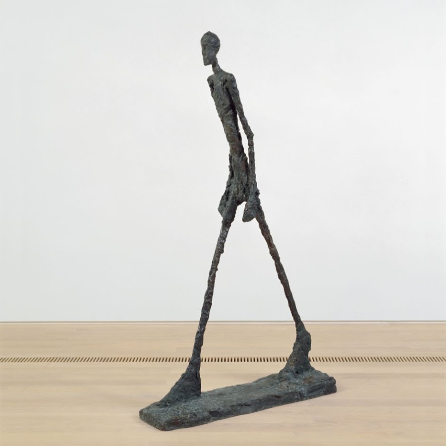 L homme qui. Альберто Джакометти шагающий человек 1960. Альберто Джакометти идущий человек. Альберто Джакометти скульптуры. Скульптура шагающий человек Альберто Джакометти.