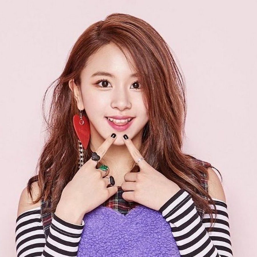 Зубы наен. Чеен. Наён твайс. Чеён твайс тату. Twice Chaeyoung 2021.