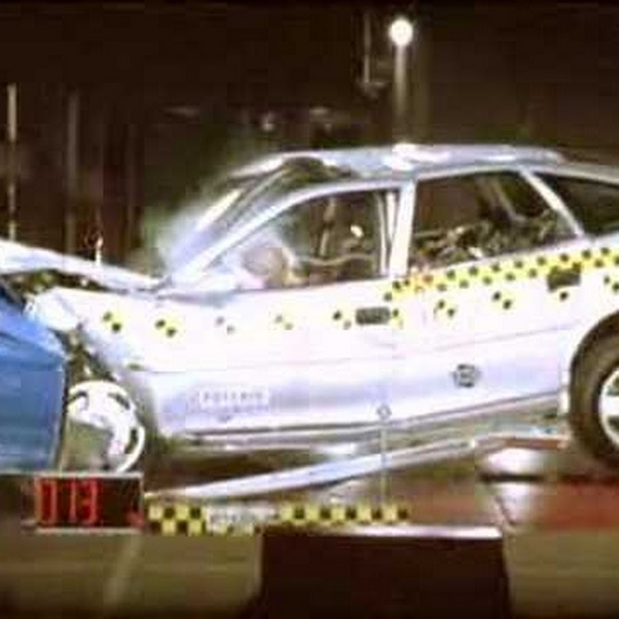 Смертельный спуск краш тест. Опель Омега б краш тест. Opel Ascona crash Test. Краш-тест Опель Вектра. Краш тест Пежо 406.