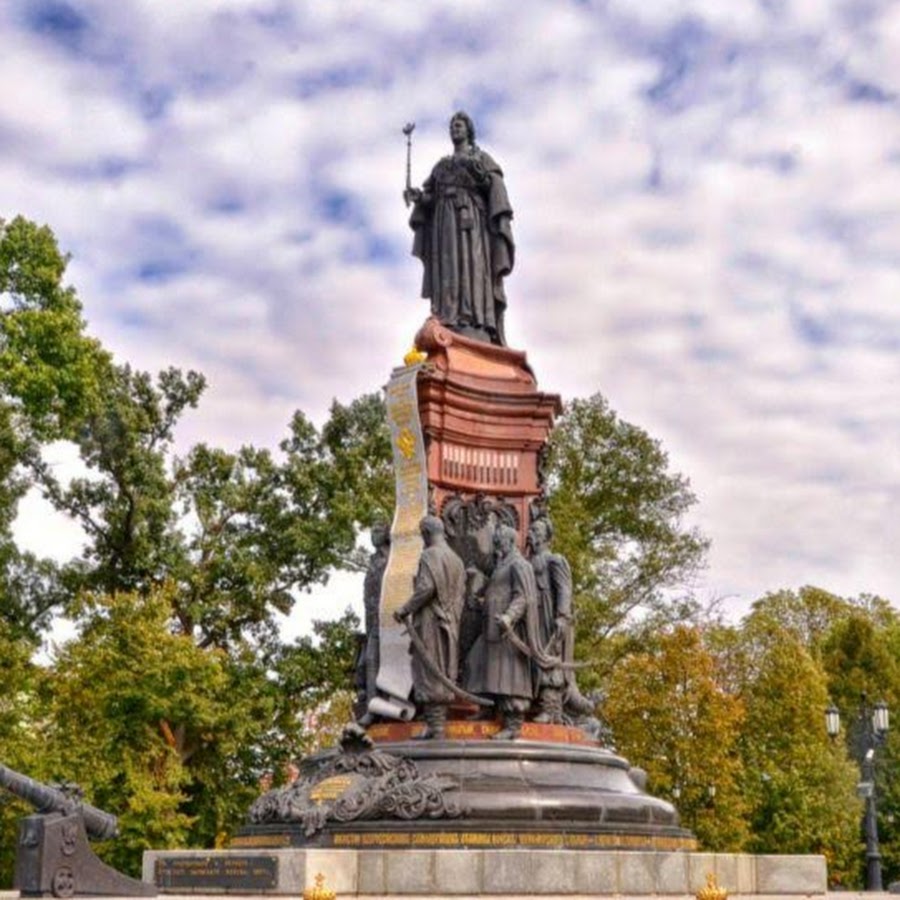 Памятник екатерине первой. Памятники Екатерине 2 в России. Памятник Екатерине в Краснодаре стена. Памятник Екатерине Румянцеву музей архитектуры.