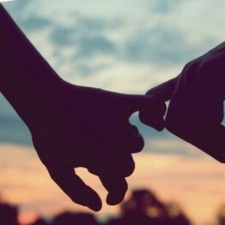 Руки любовная пара. Примирение. Давай мириться. Две руки тянутся друг к другу.