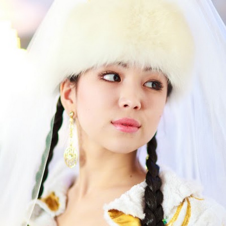 Мен қызы. Казахские девушки. Казахский костюм женский. Казак кызы.