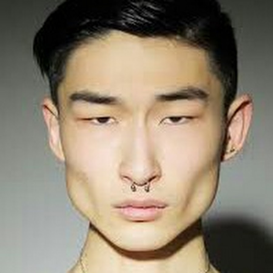 Узкий разрез глаз какая раса. Sang Woo Kim фотосессия. Буряты монголоиды. Азиатские глаза мужские.