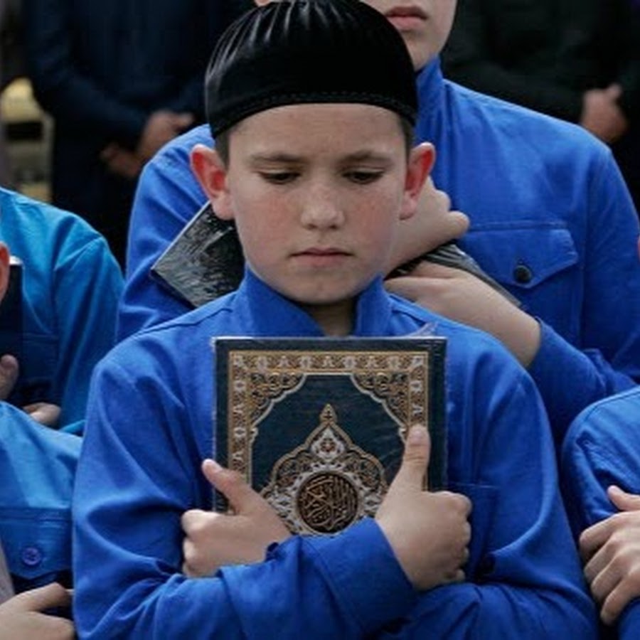 Ученики в мечети. Мальчик Хафиз. Гимназия Хафиз. Рамадан Чечня.