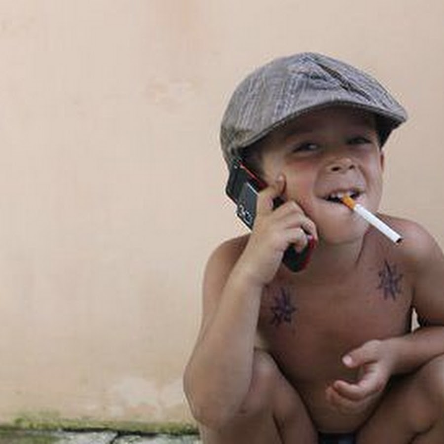 Ребенок с сигаретой