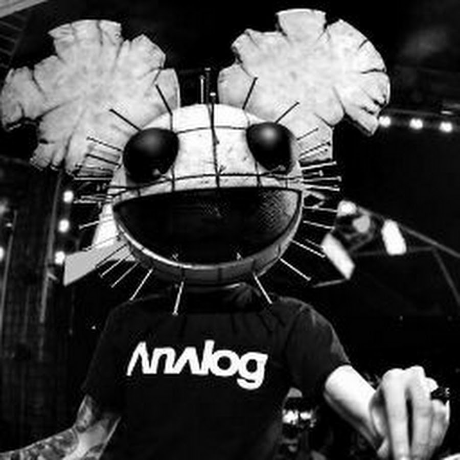 Маска песня танцы кот. DJ deadmau5. Диджей в маске. Диджей в шлеме. DJ дед Маус маска.