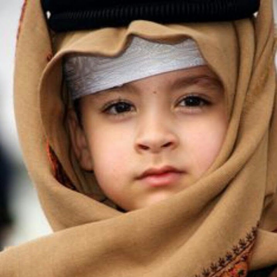 Арабский мальчик. Маленький араб. Маленький мусульманин. Арабские девочки подростки. Мальчик араб.