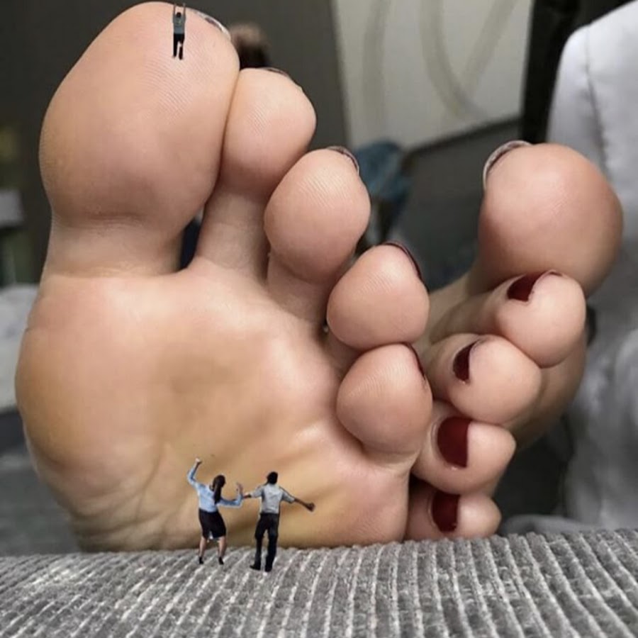 Картинки giant man giant foot gif