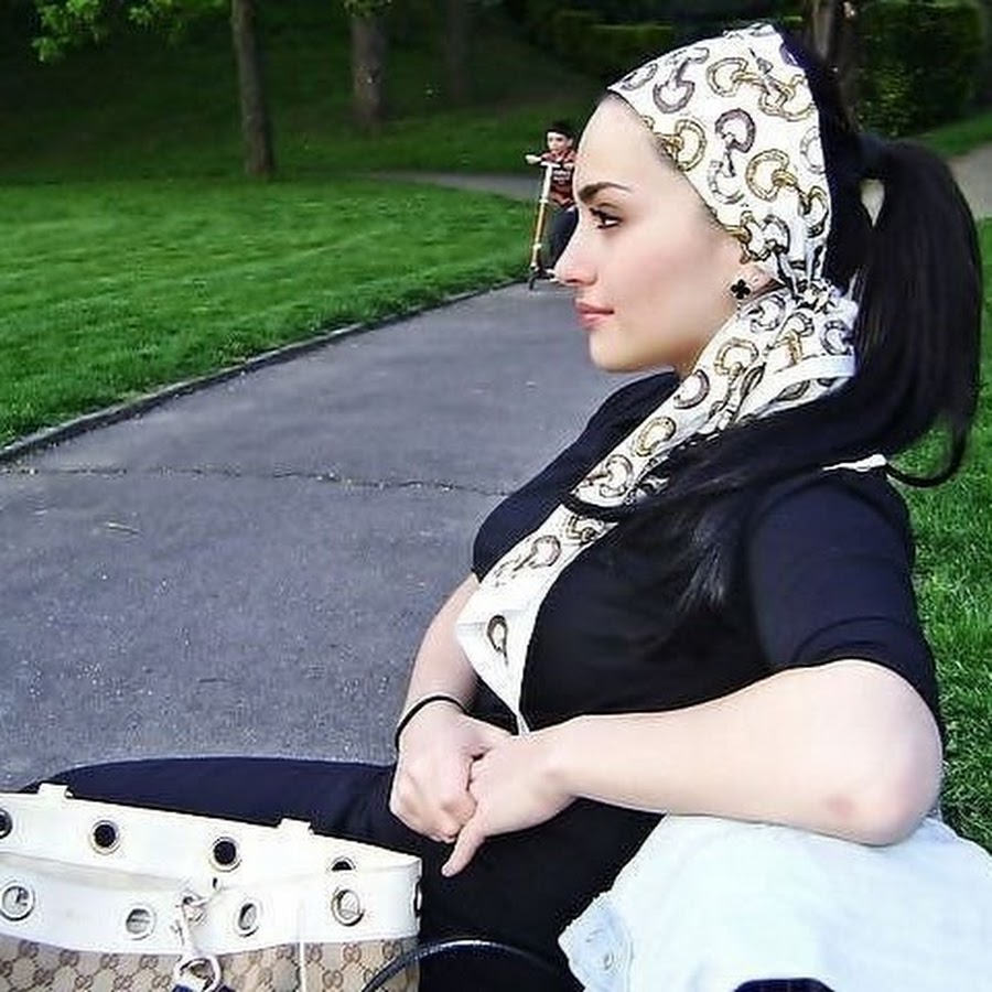 Чеченские женщины в платках