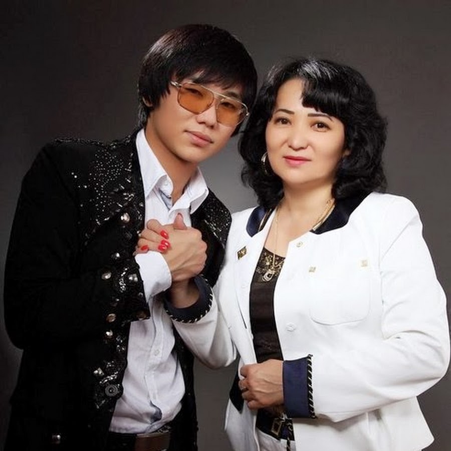 Кайрат национальность. Кайрат Нуртас. Казахский певец Кайрат Нуртас. Кайрат Нуртас и его жена. Зангар Нуртас.