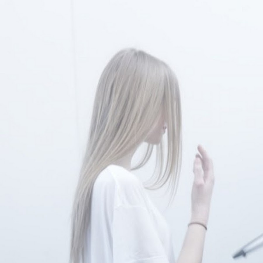 Long white hair. Длинные белые волосы Эстетика. Белые волосы Эстетика. Девушка с пепельными волосами профиль. Белые волосы Эстетика девочки.