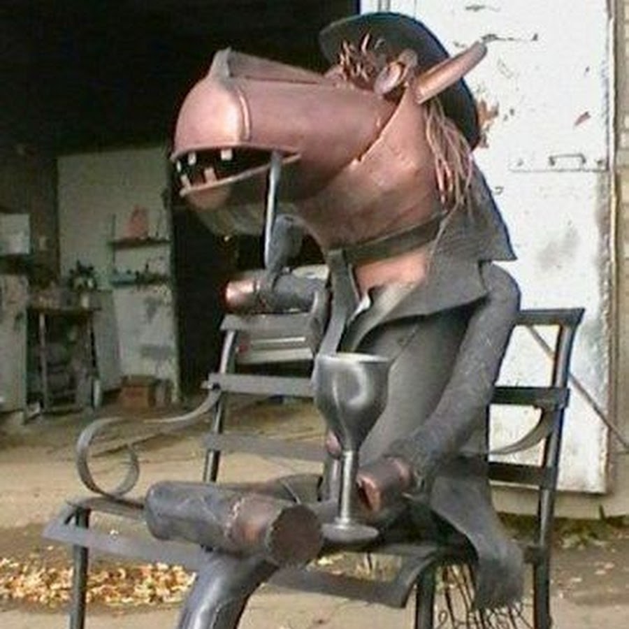 Скульптура конь в пальто Рубцовск