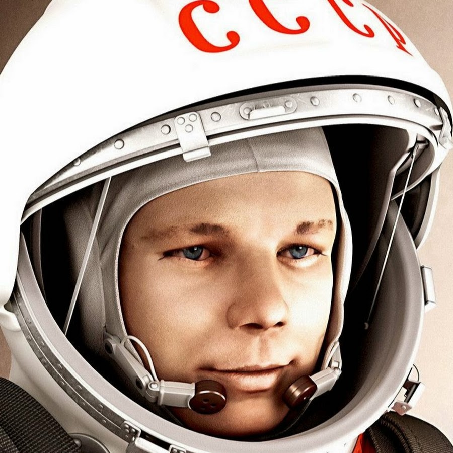 Гагарин в шлеме