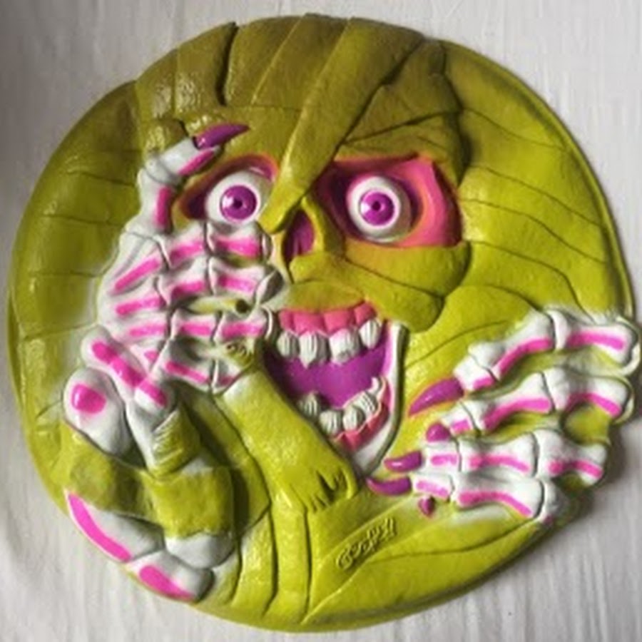 Канал пластилин. Крутые фигурки из пластилина. Лепим из пластилина с детьми 4 года. Фигурка дрима из пластилина. Яркий пластилиновый фон.