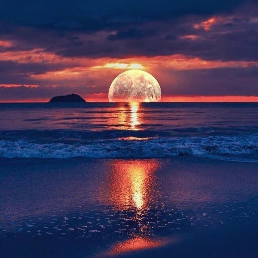 Закат Луна море