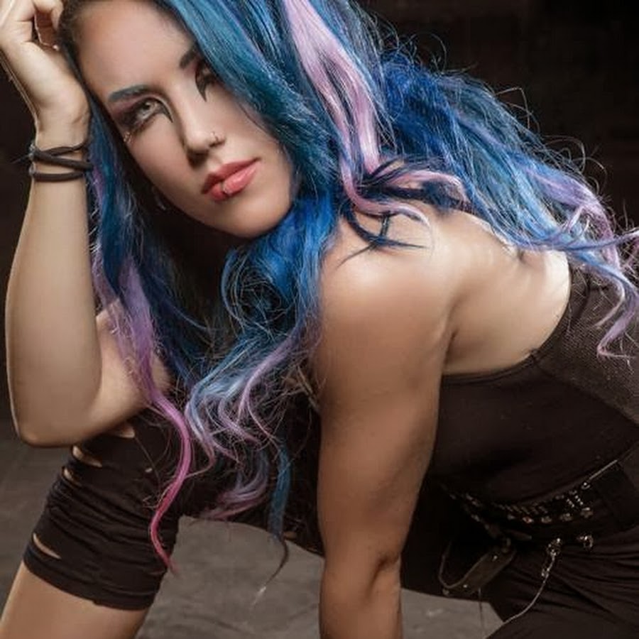 Alissa white gluz в купальнике