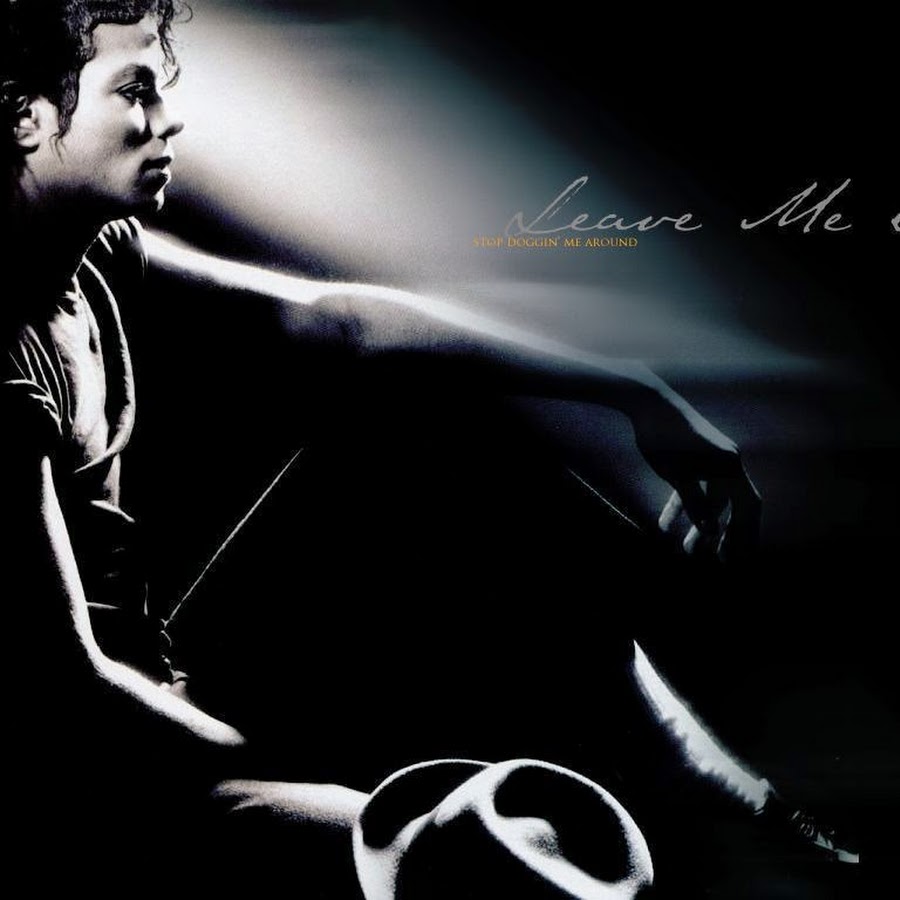 Майкл Джексон на черном фоне