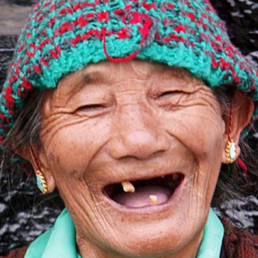 Бабуля без зубов прикольные картинки